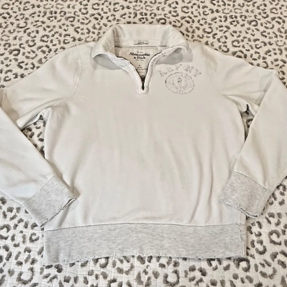 Abercrombie & Fitch Distressed 1/4 Zip Muscle Sweatshirt; White/Grey; Women's L - Picture 5 of 14